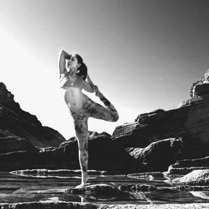 Meet your Posher, Tee